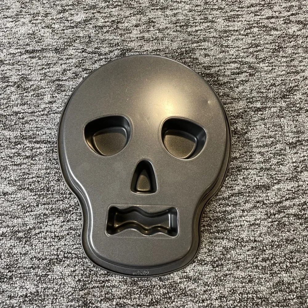 Wilton Skull Cake Pan Nonstick Halloween Baking Mold 12 Inch Original Insert